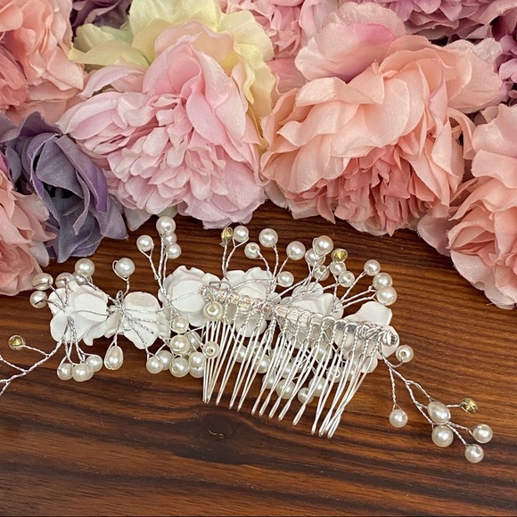 Pearl and Crystal White Flower Bridal Hair Comb - Picture 13 of 16